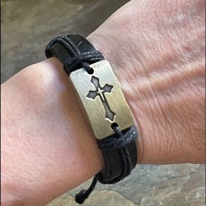 NWT Unisex Metal Cross On Leather Wrist Cuff